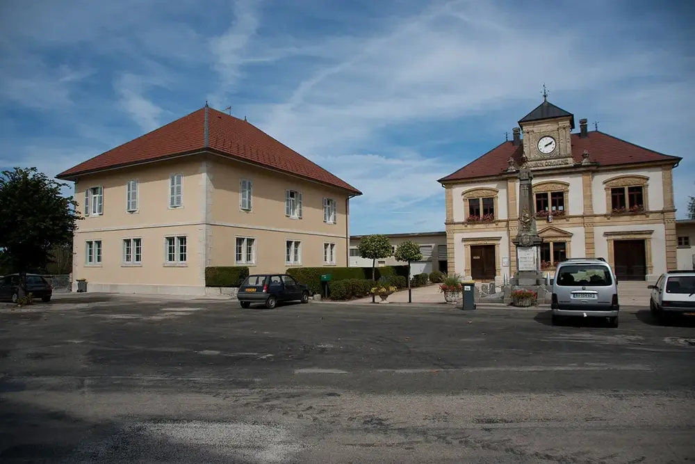 Maison de Commune et école de Goux-les-Usiers